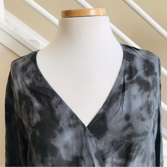 NWT Rails Hillary Tie Dye Long Sleeve Surplice Crossover Blouse Slate Gray Sze M - Picture 7 of 16